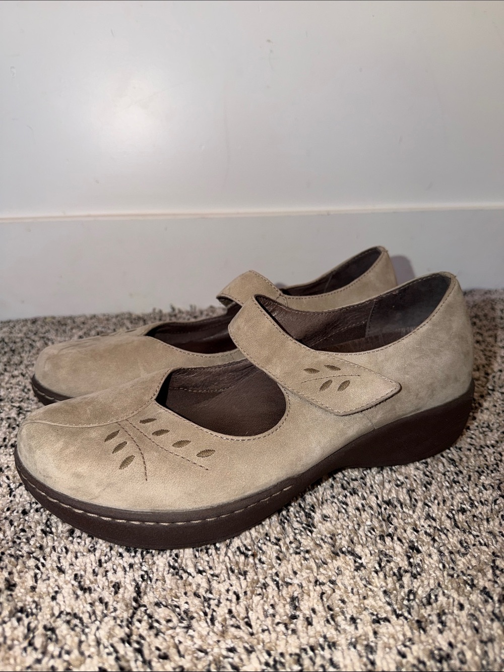 Dansko Taupe Mary Jane Suede Shoes Women’s Size 40